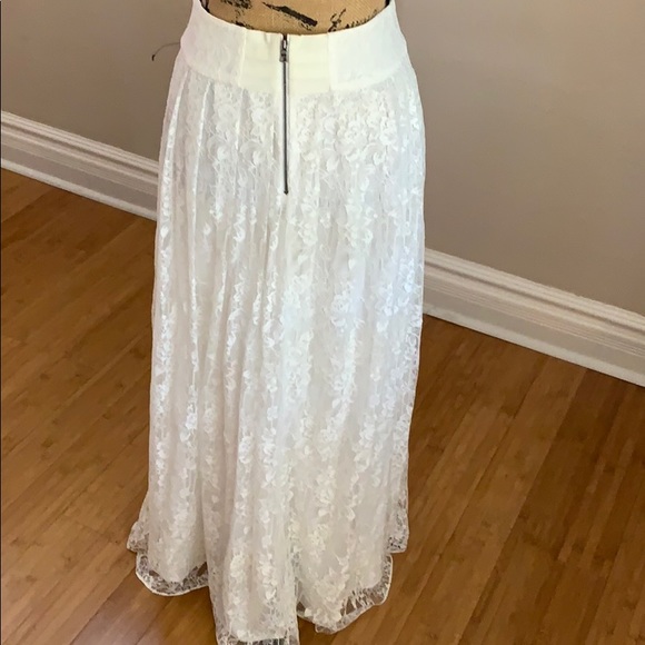 Alice + Olivia Lace Skirt - Picture 3 of 6